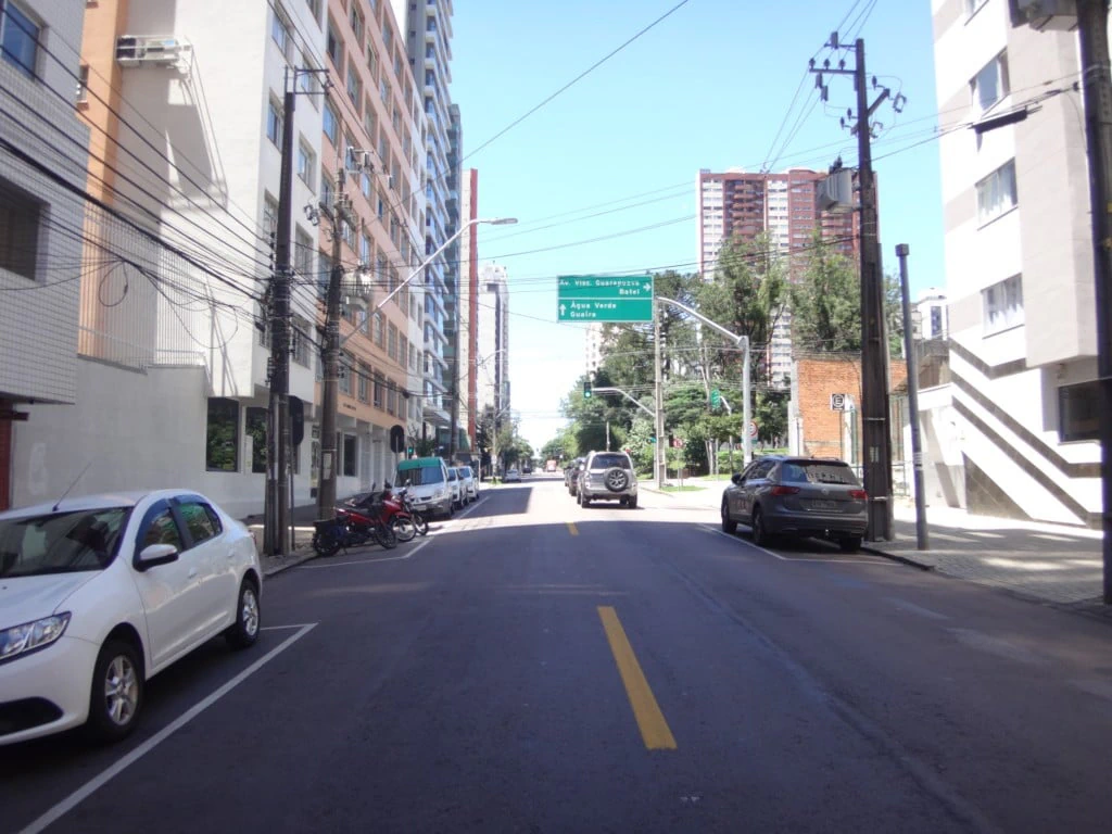 Furnished one-bedroom, 66 m² apartment in Curitiba — photo 25