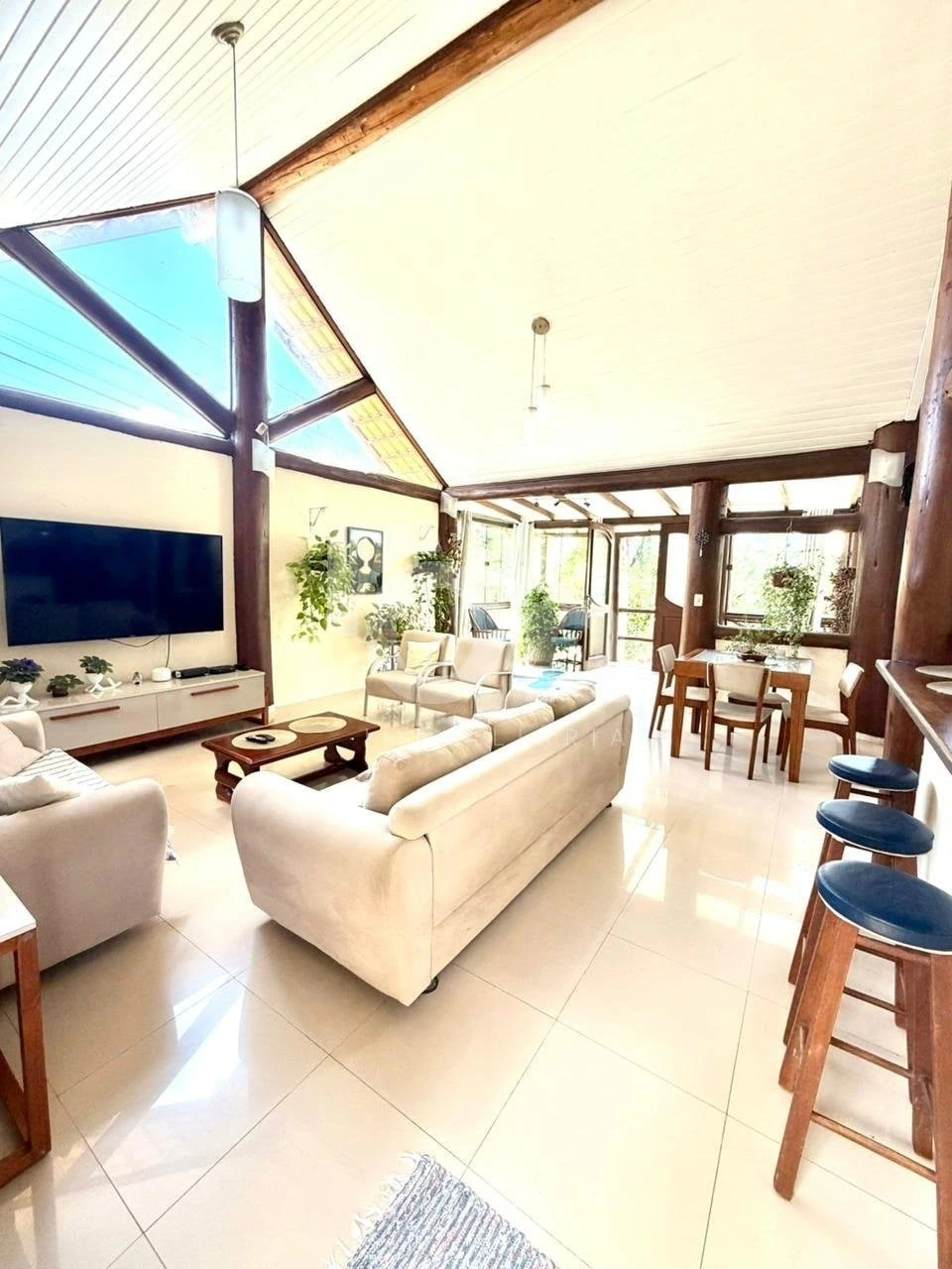 Furnished house, 224 m², with floor-to-ceiling windows — photo 20
