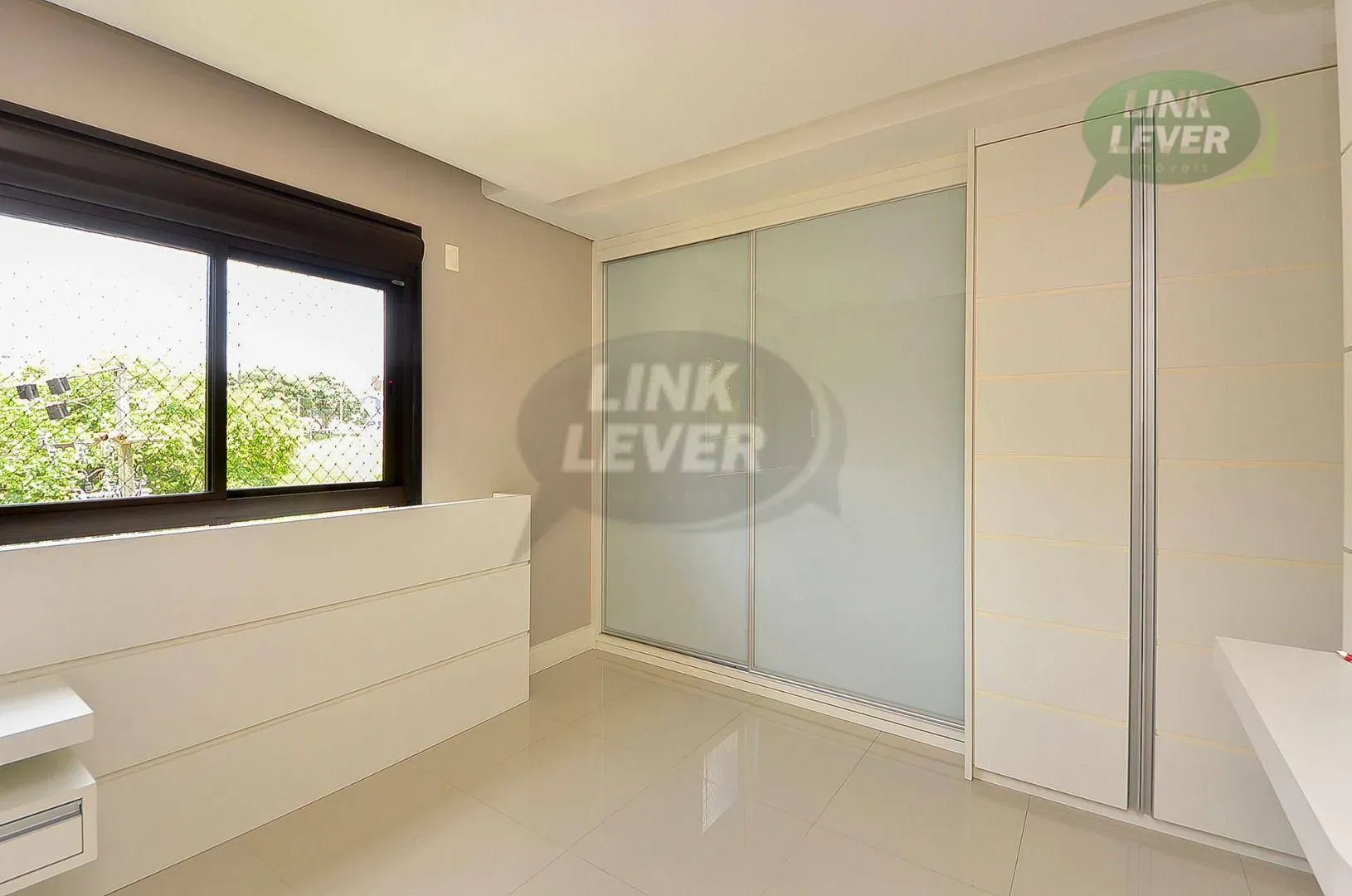 Balcony with a grill in a 3-bedroom apartment, 88 m² — photo 20
