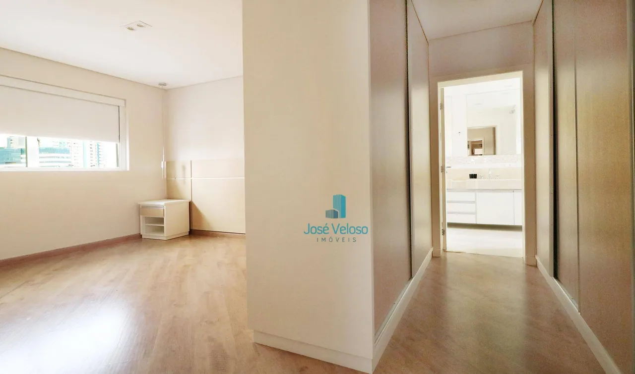 Modern 4-bedroom apartment with open-plan kitchen — photo 18
