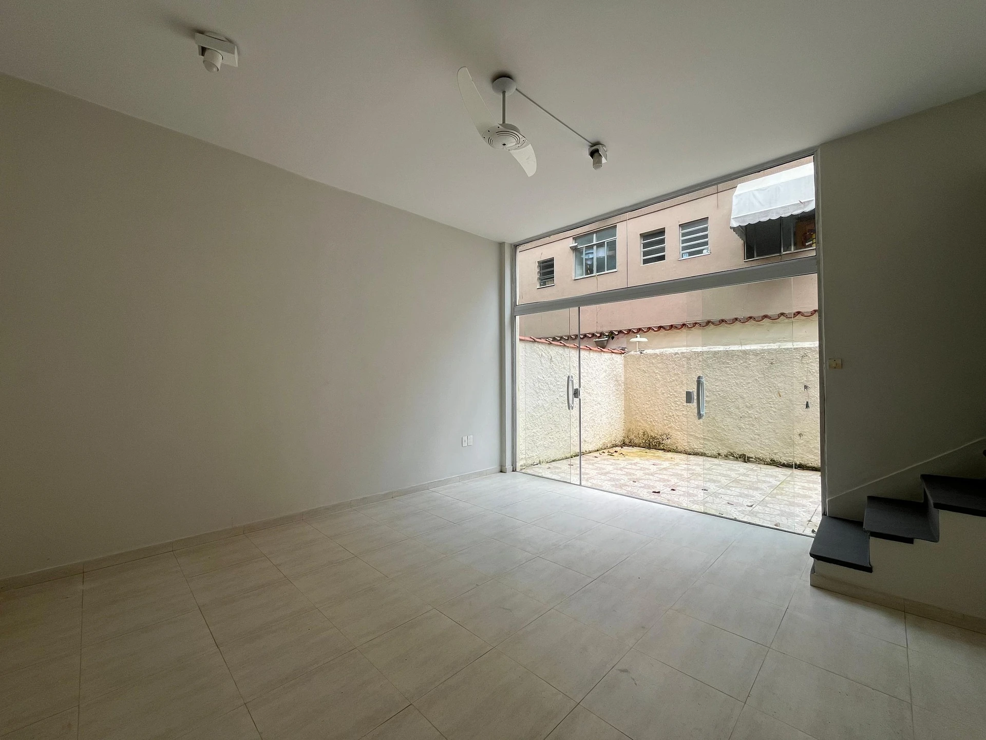 Bathtub in a 2-bedroom apartment, 170 m² — photo 14