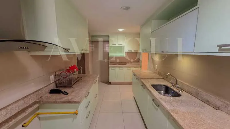 210 m² apartment with a balcony, 3 bedrooms and 5 baths — photo 7