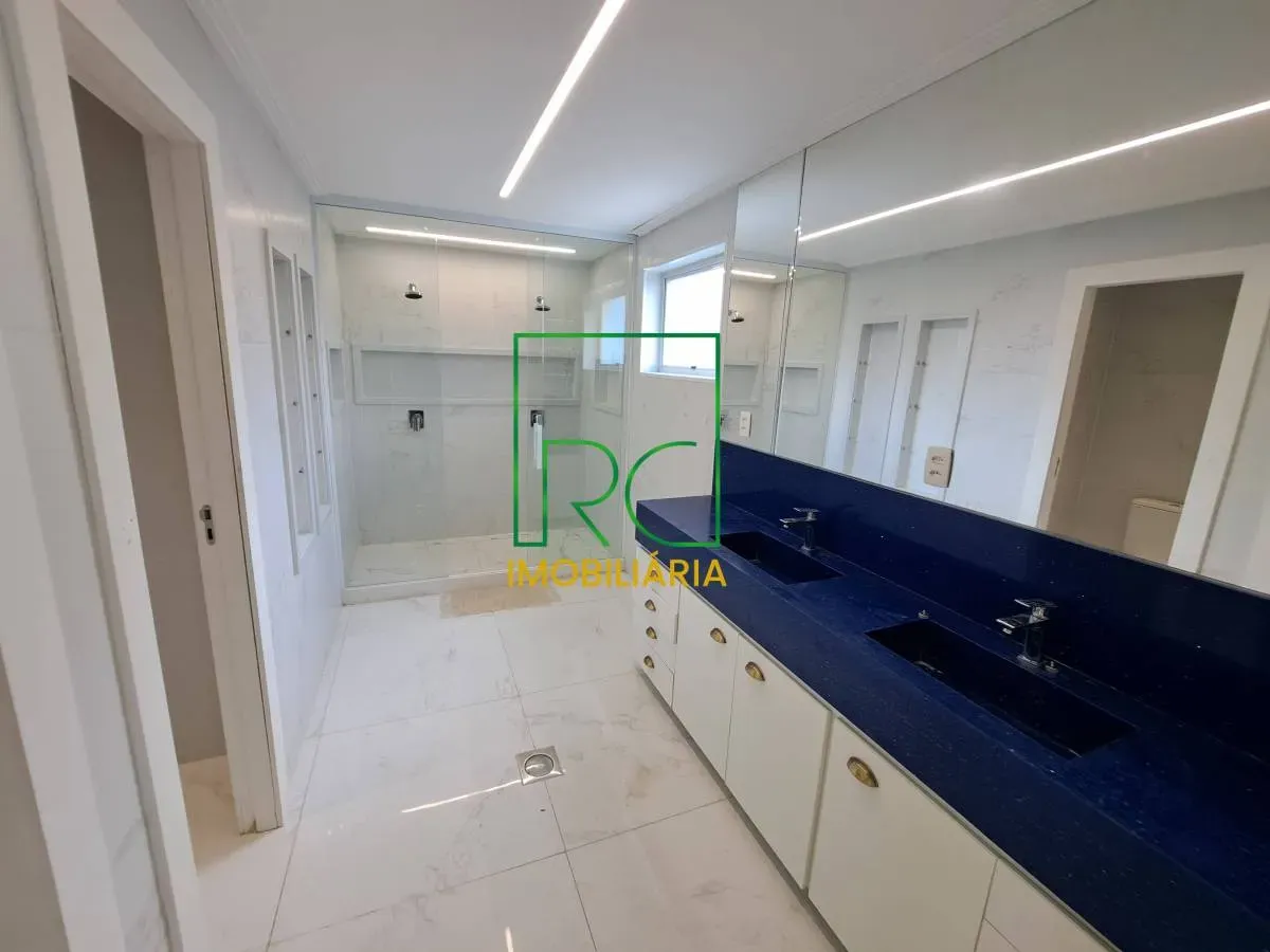 Condominium house with 6 en-suite bedrooms and garden — photo 43