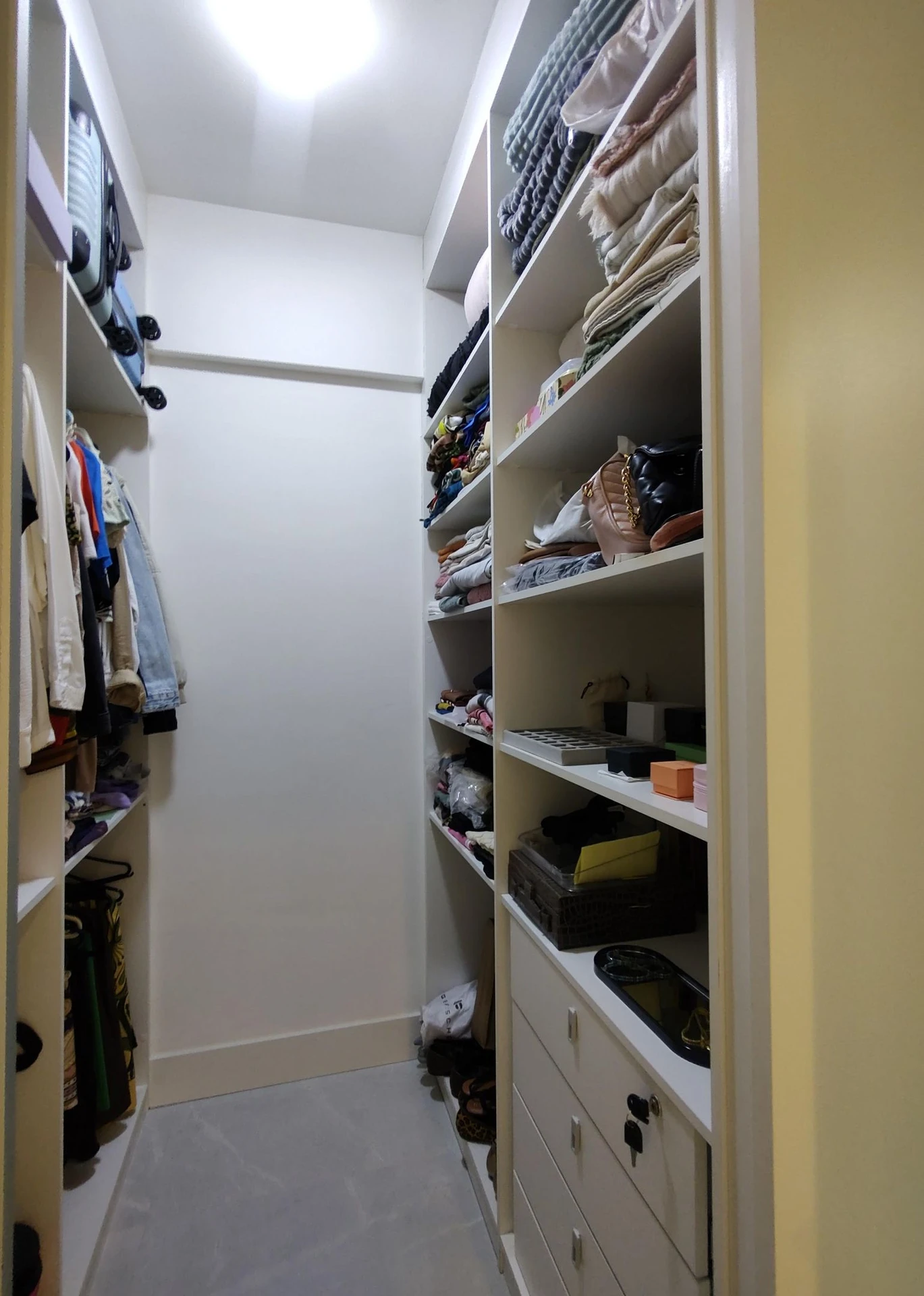 3-bedroom apartment with a walk-in closet — photo 14