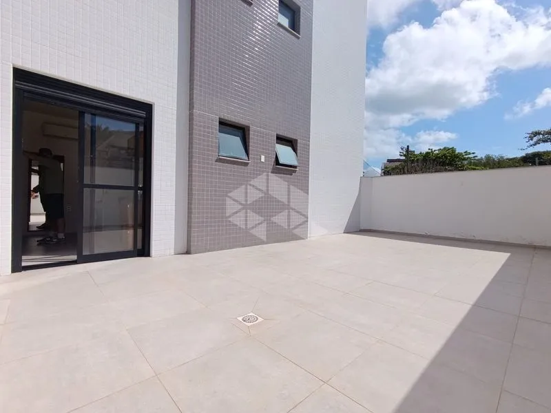 Apartamento amueblado de 2 habitaciones con jardín privado — photo 14