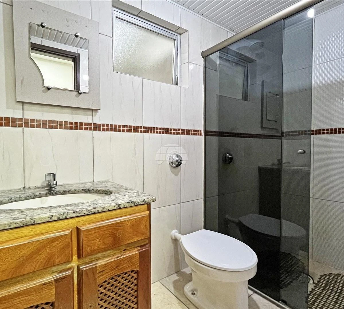 3-bedroom apartment with wood or laminate floors in Curitiba — photo 9