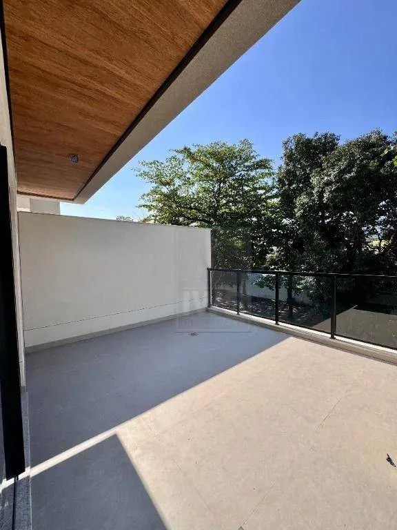 Modern house with 5 en-suite bedrooms and air conditioning — photo 38