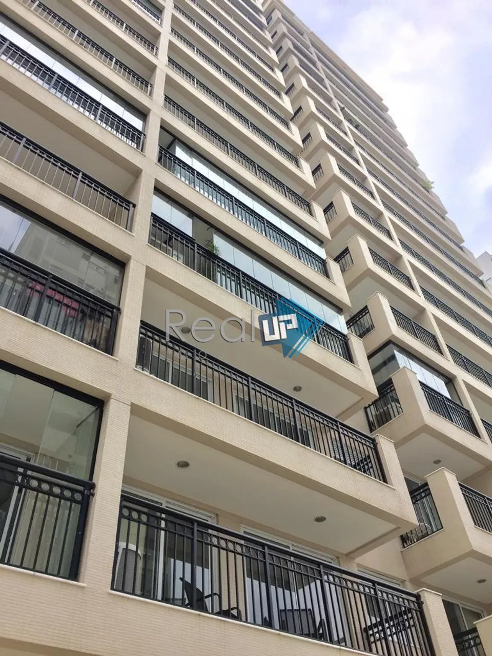 Furnished 2-bedroom apartment with balcony — photo 20