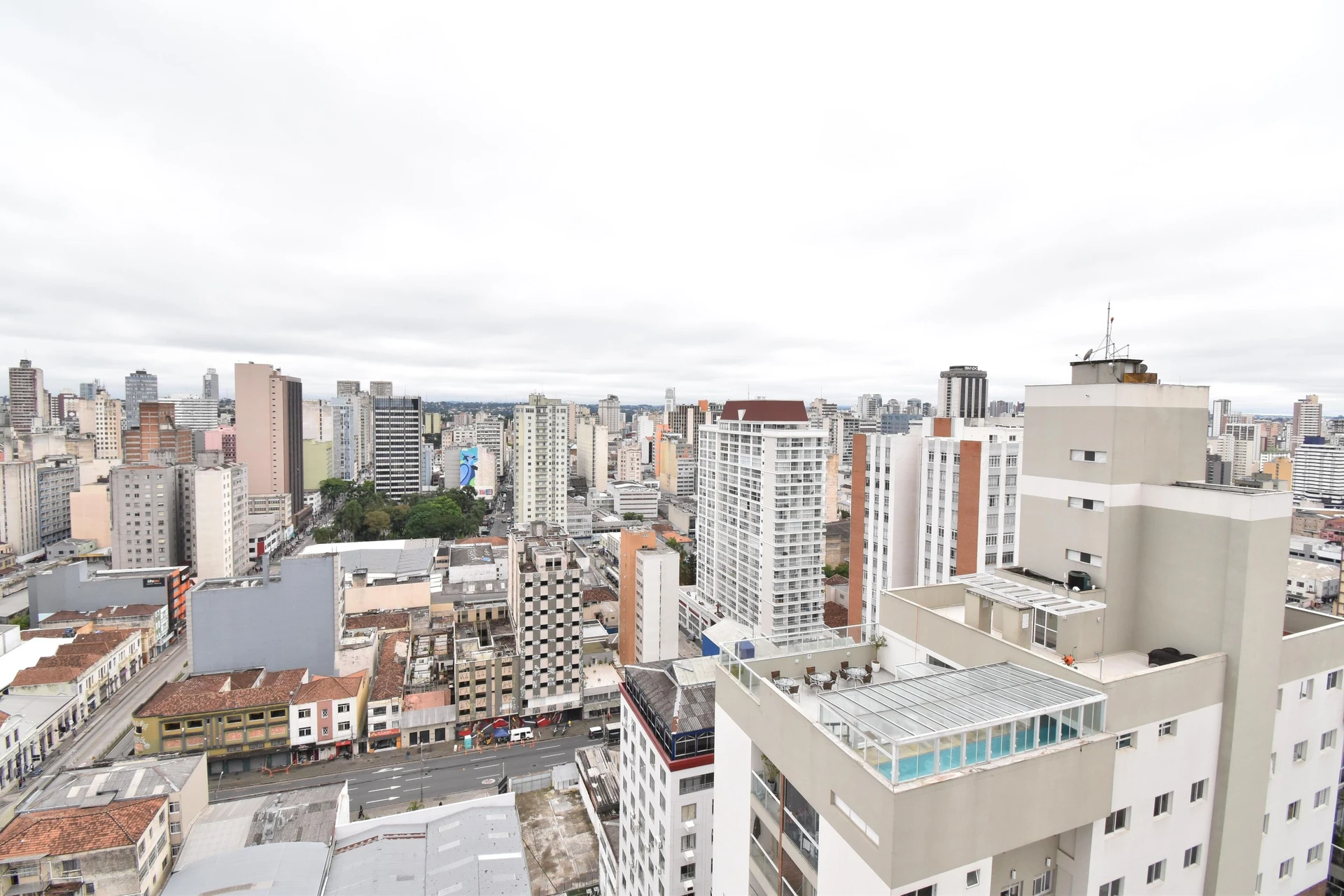 2-bedroom apartment with a grill on the balcony — photo 11