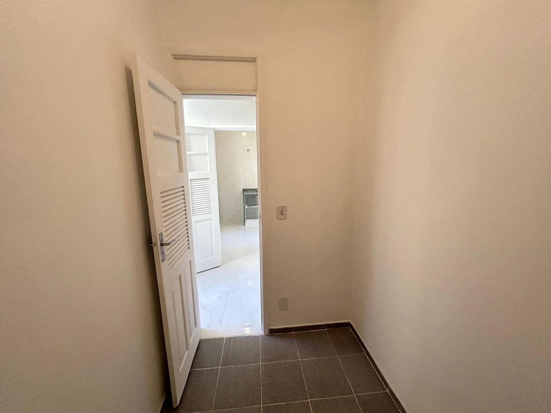Unfurnished rental apartment with 2 bedrooms and parking — photo 31