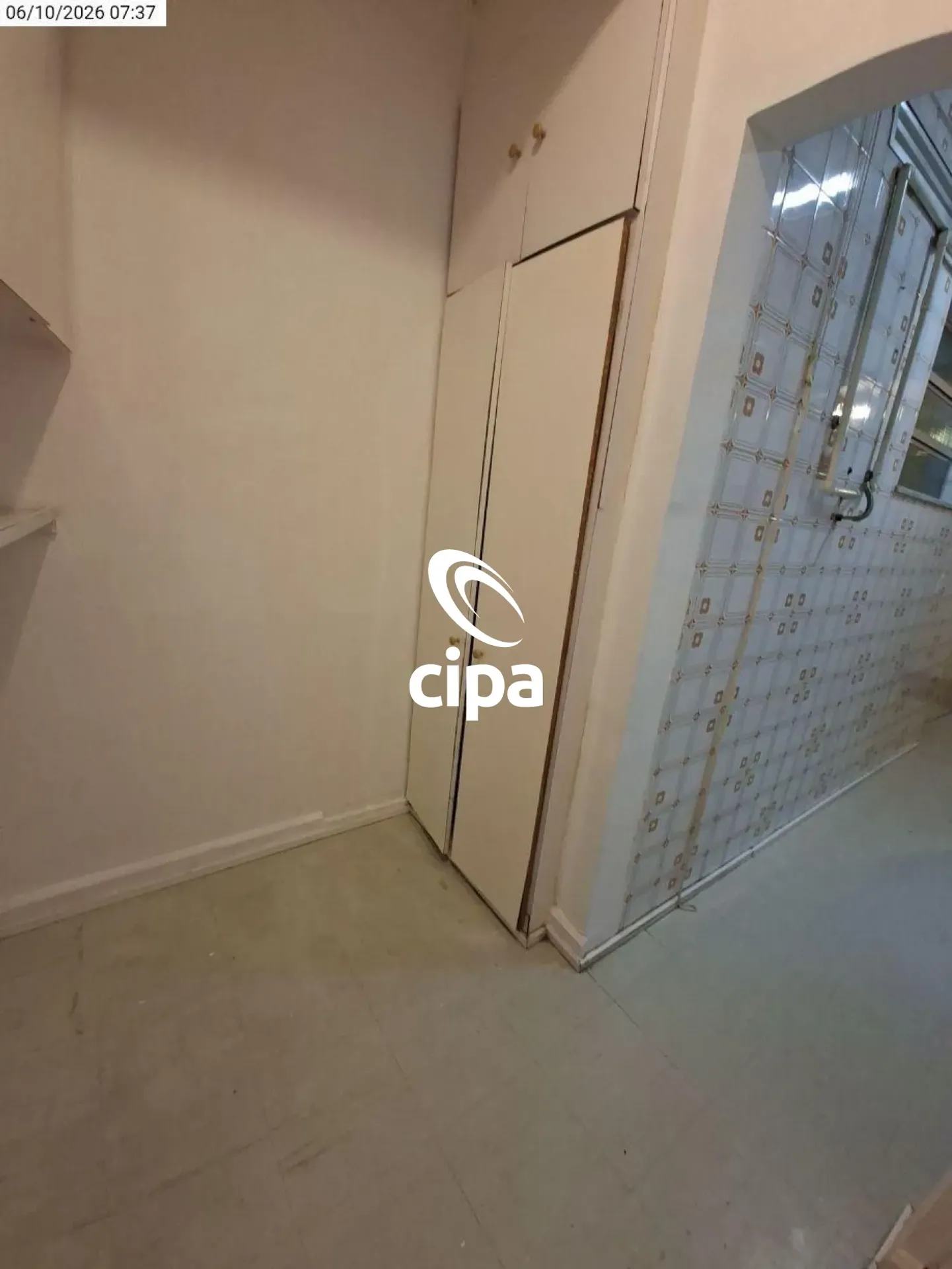 Glass-enclosed balcony in a 2-bedroom apartment, 83 m² — photo 22