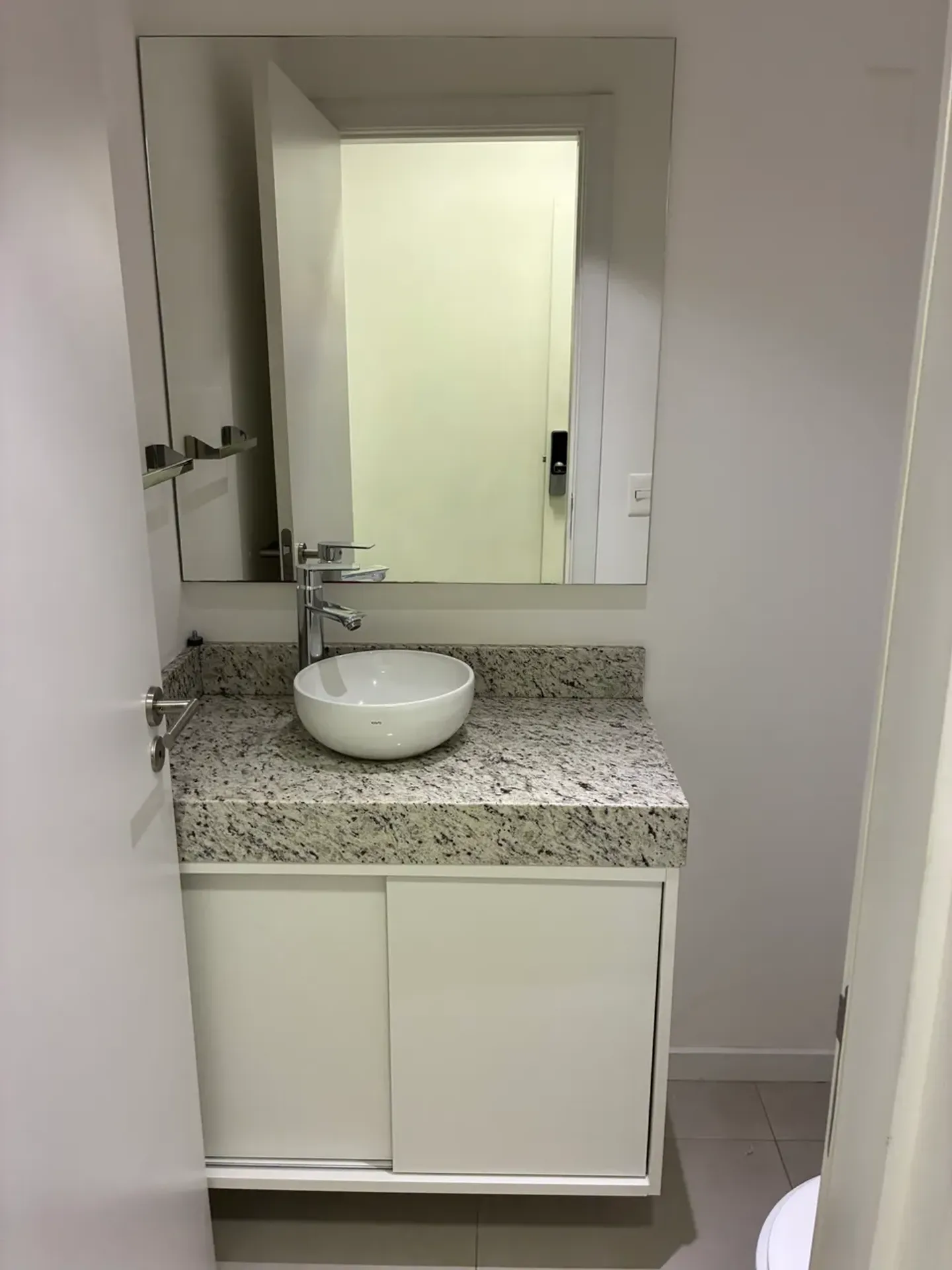 One-bedroom apartment with a mountain view in Florianópolis — photo 17