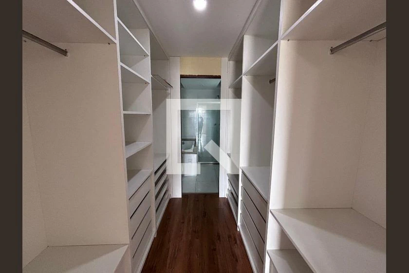 House with 4 en-suite bedrooms, 329 m² and 3 parking — photo 9