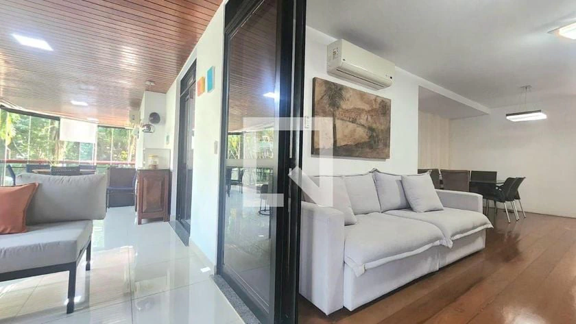 Home office in a 4-bedroom apartment, 220 m² — photo 8