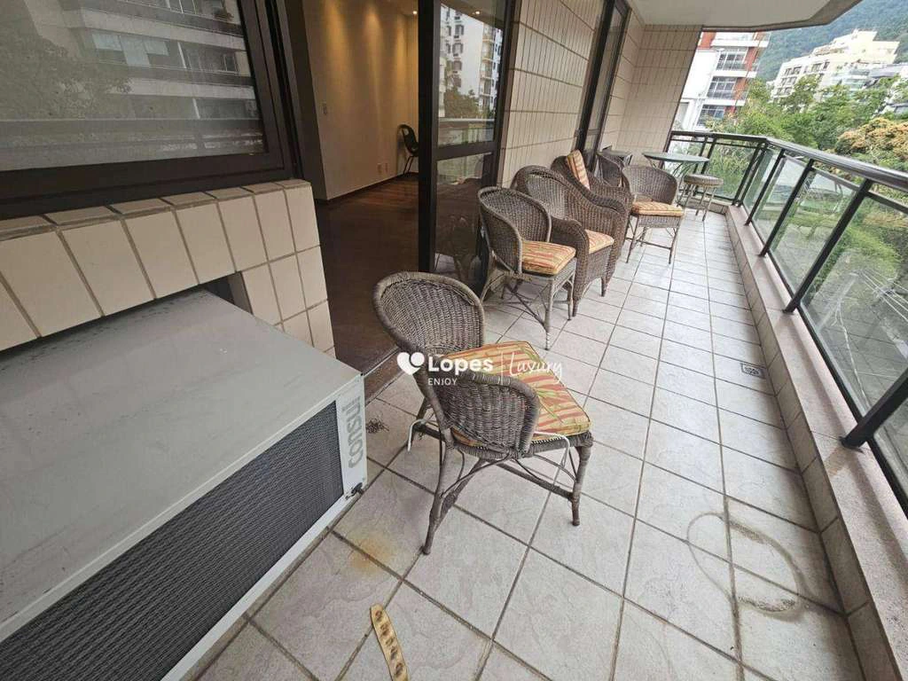 136 m² apartment with 3 bedrooms and 2 parking spaces — photo 12