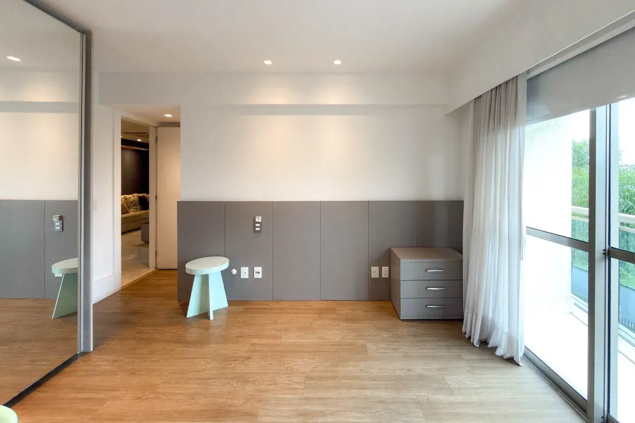 Furnished apartment with 4 bedrooms and 5 bathrooms — photo 28