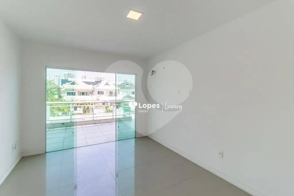 Unfurnished triplex house with 6 en-suite bedrooms and 820 m² — photo 21