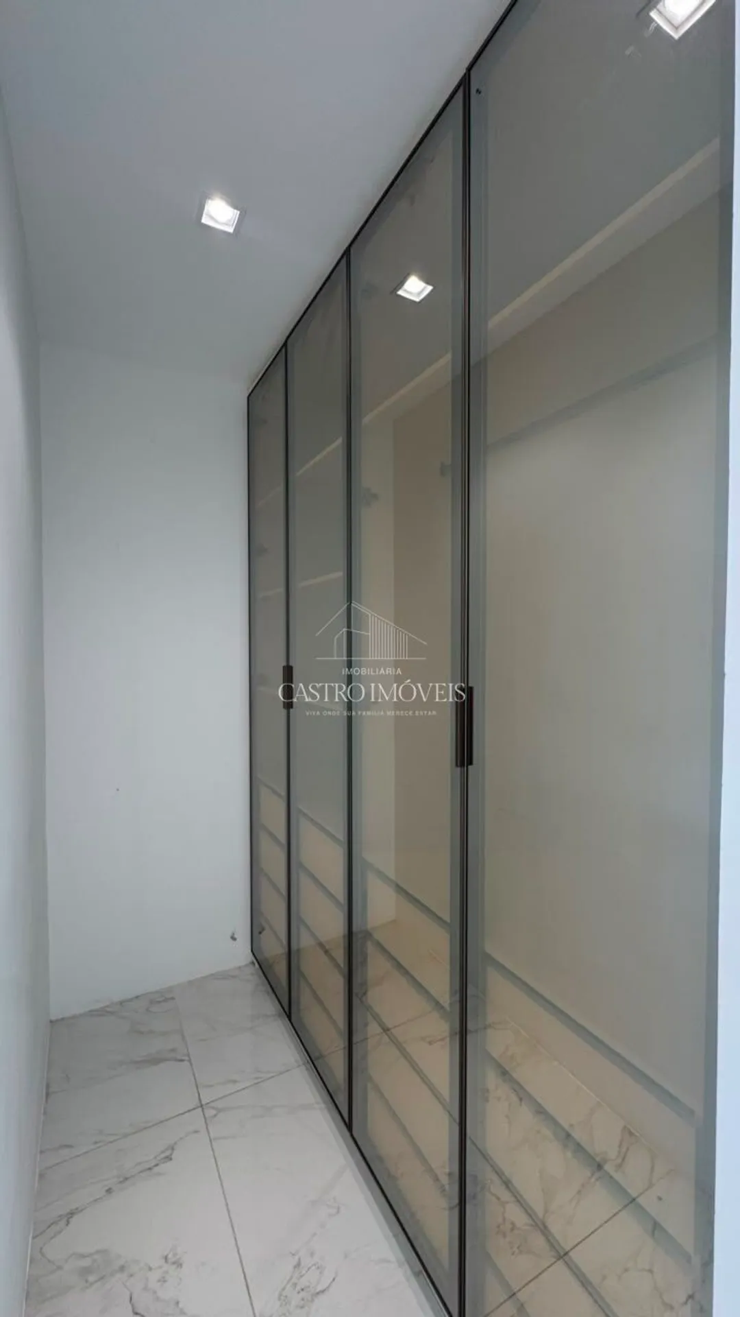 540 m² triplex house with 4 en-suite bedrooms — photo 17