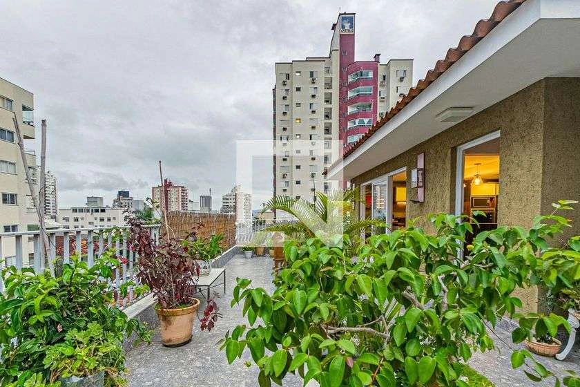 Apartment, 250 m², with a glass-enclosed balcony — photo 24