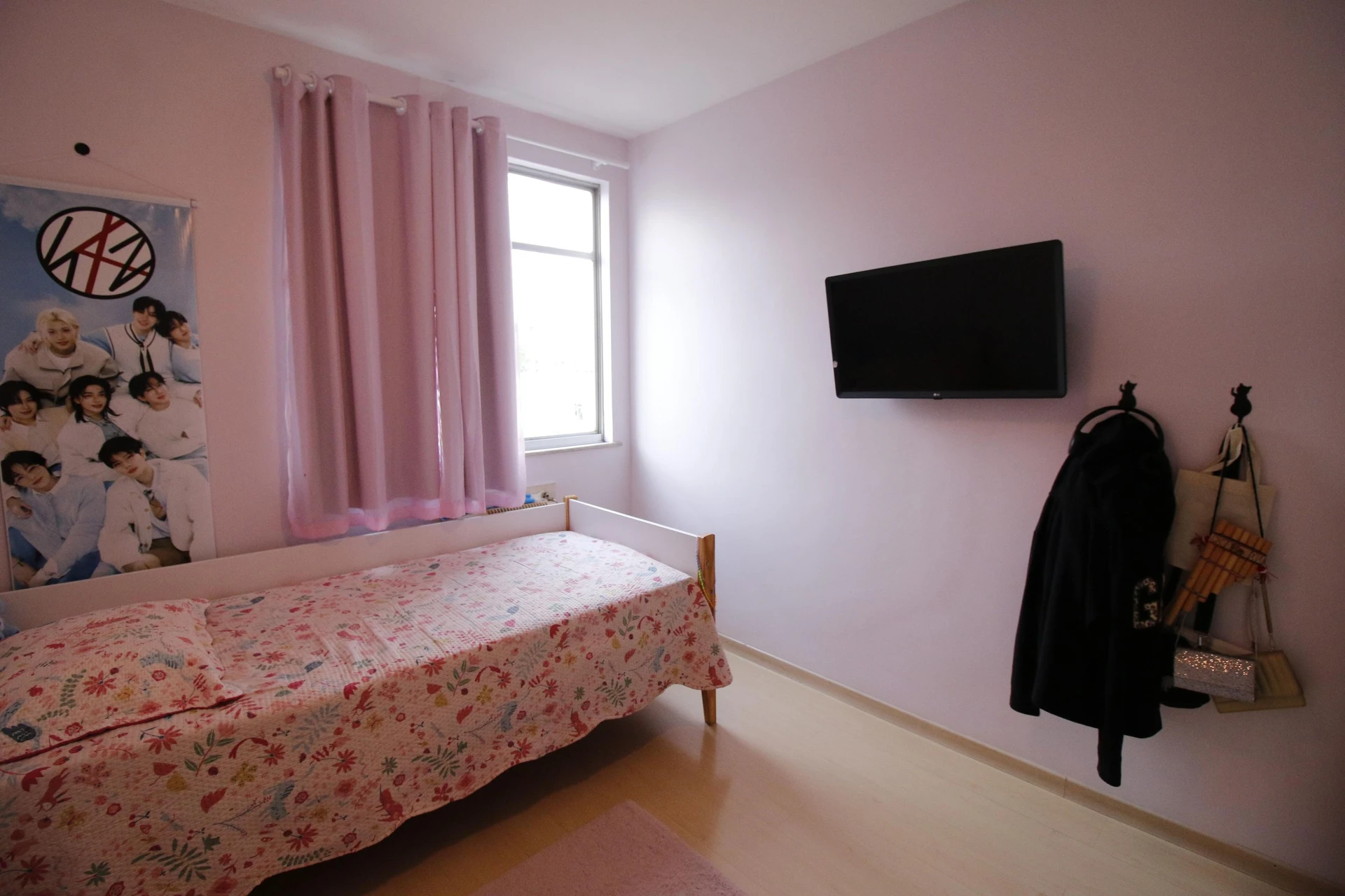 2-bedroom apartment in a building with a pool — photo 5