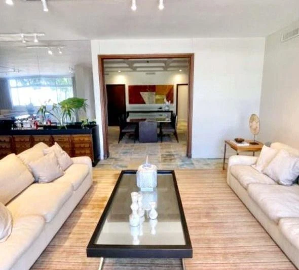 Apartment with 5 bedrooms and a spacious balcony — photo 7