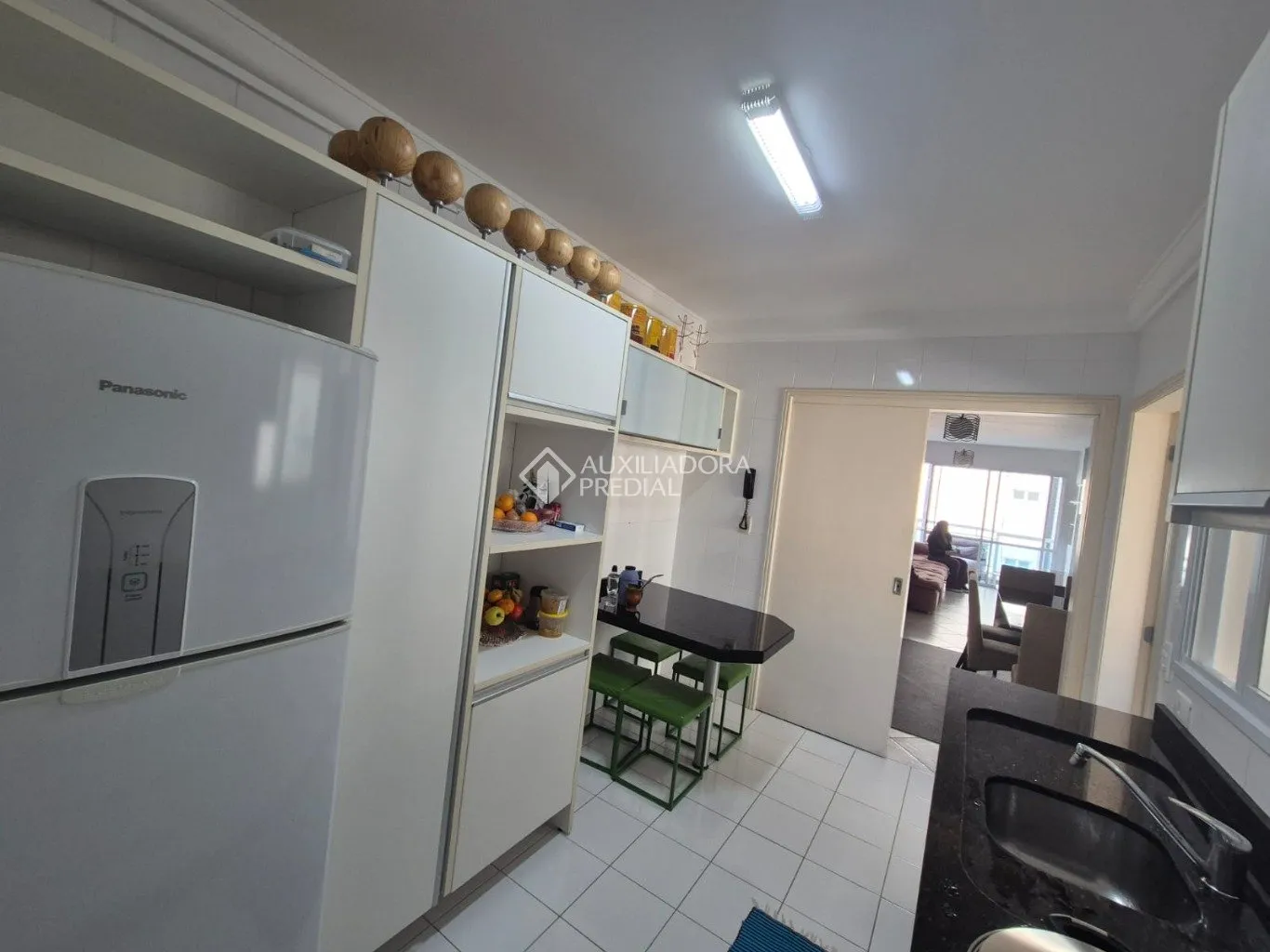 Furnished apartment with 3 bedrooms and 137 m² — photo 2
