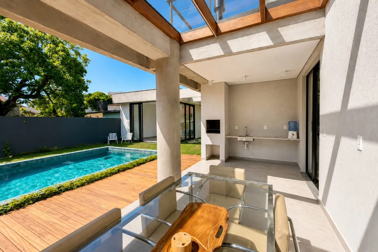 Rental house with 6 en-suite bedrooms and 513 m²