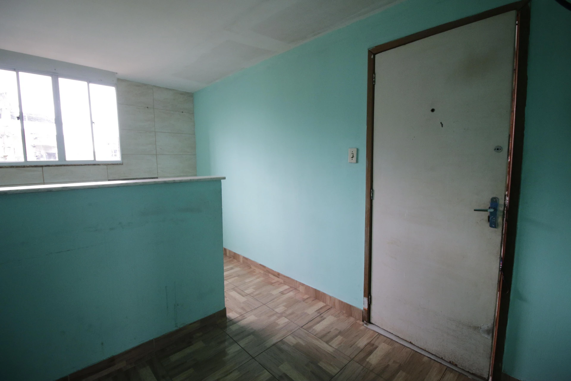 Casa mobiliada com 2 quartos e 1 banheiro
