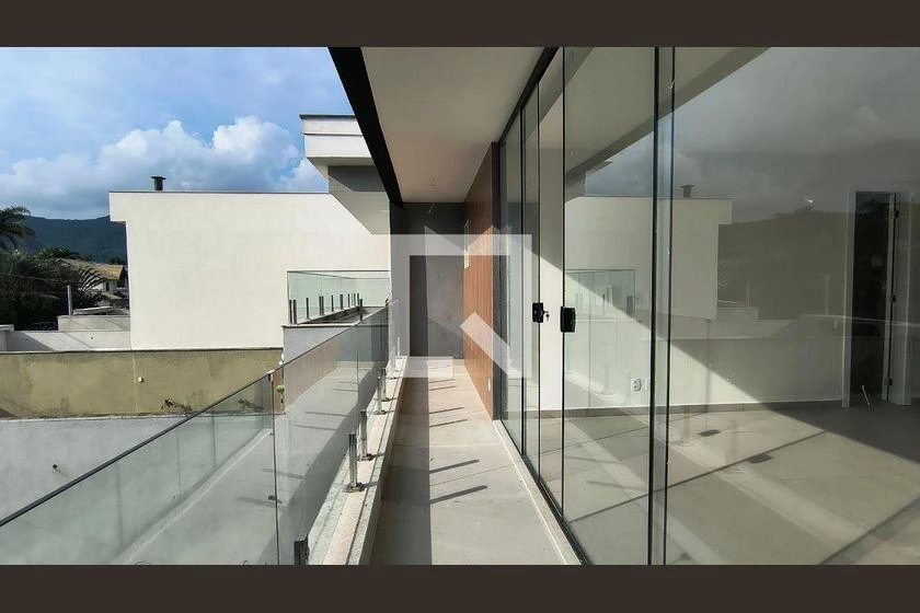 4-bedroom house with 210 m² and 4 parking spaces — photo 9