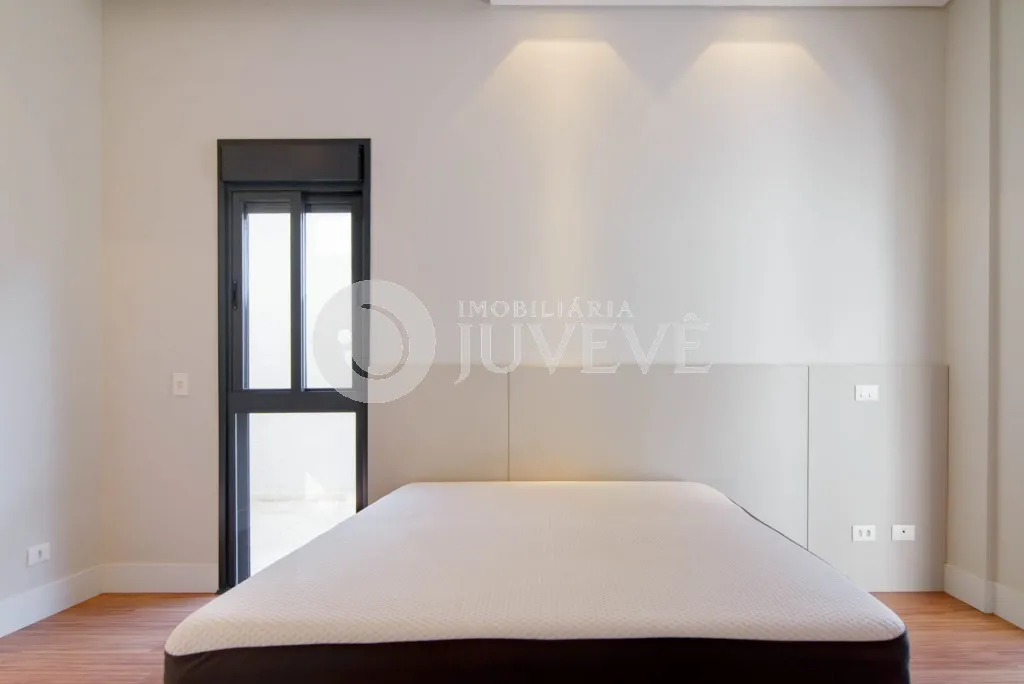 Furnished apartment, 104 m², with a glass-enclosed balcony — photo 36