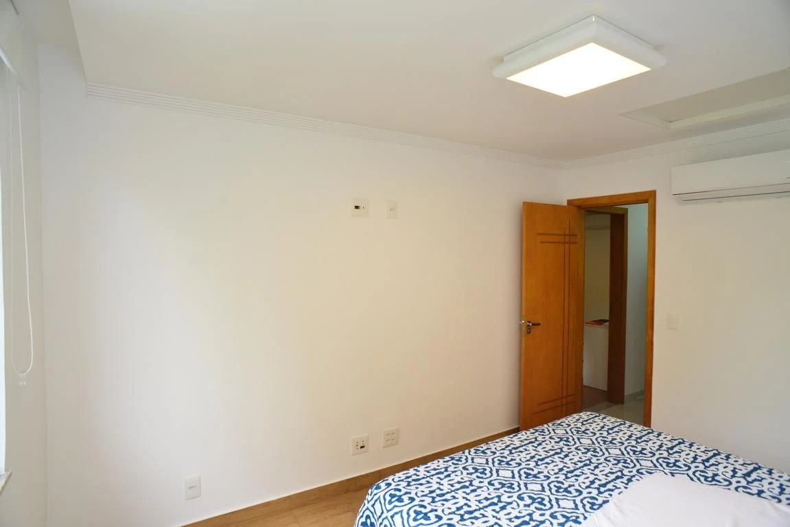 260 m² house with floor-to-ceiling windows and a jacuzzi — photo 2