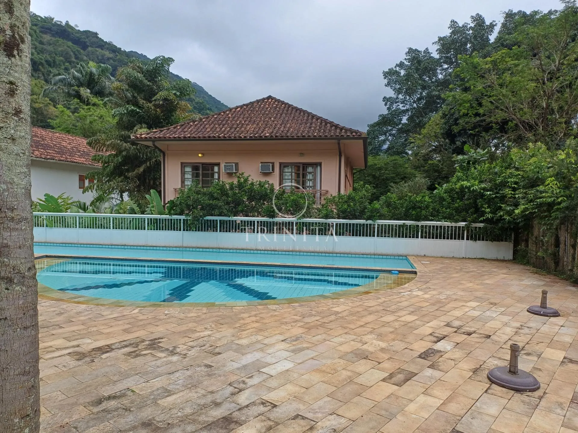House, 490 m², with a grill on the balcony — photo 14