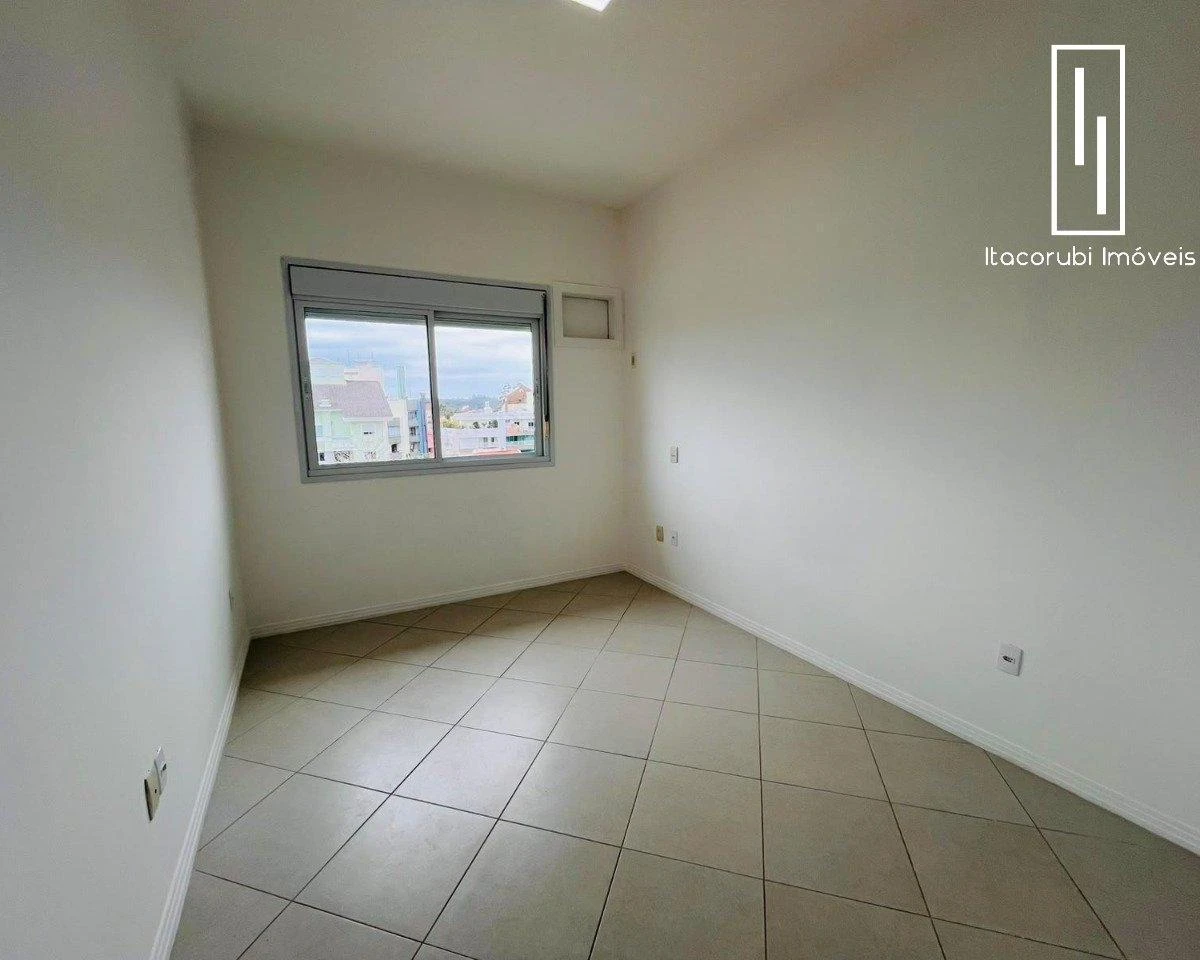 Balcony with a grill in a 2-bedroom apartment, 128 m² — photo 15