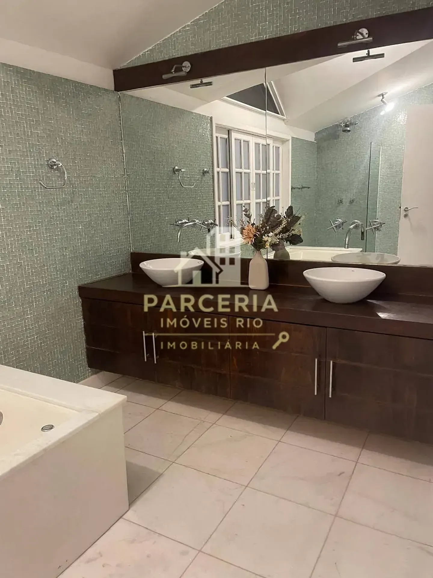 Casa mobiliada com 5 quartos e área de piscina compartilhada — photo 31