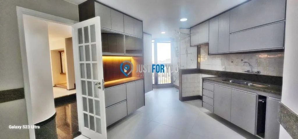 3-bedroom apartment with 4 baths and balcony — photo 9