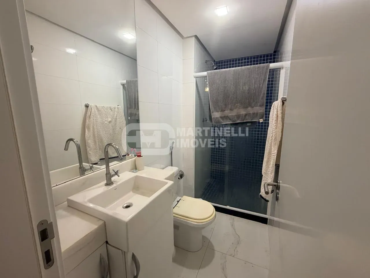 Walk-in closet in a 4-bedroom apartment, 168 m² — photo 24