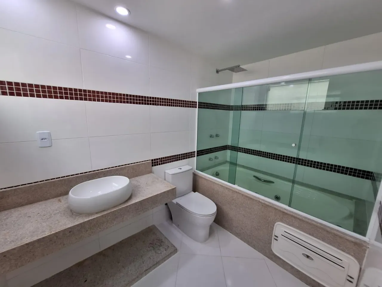 Rental house with 5 bedrooms and 5 bathrooms — photo 15