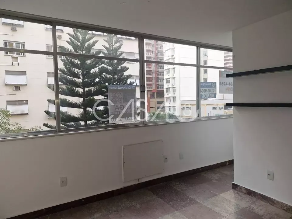 Apartamento com 4 quartos e cozinha fechada com fogão — photo 5
