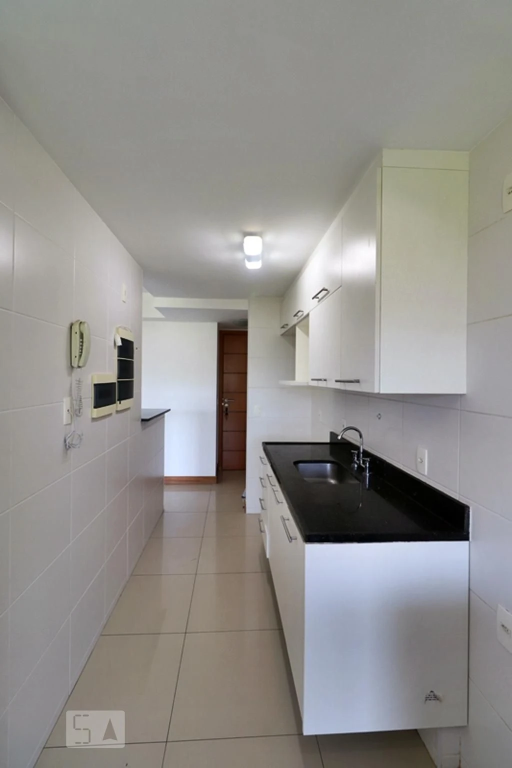 Balcony with a grill in a 3-bedroom apartment, 80 m² — photo 22