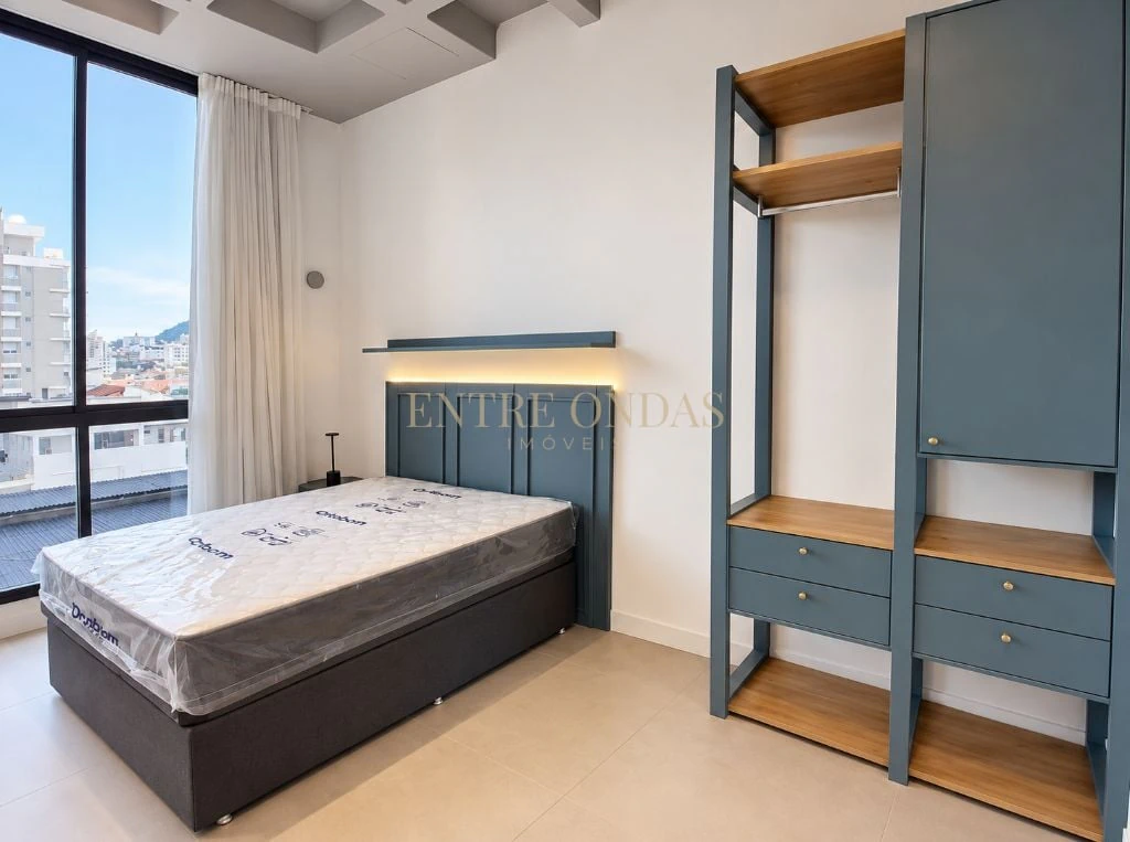 One-bedroom apartment with floor-to-ceiling windows — photo 6