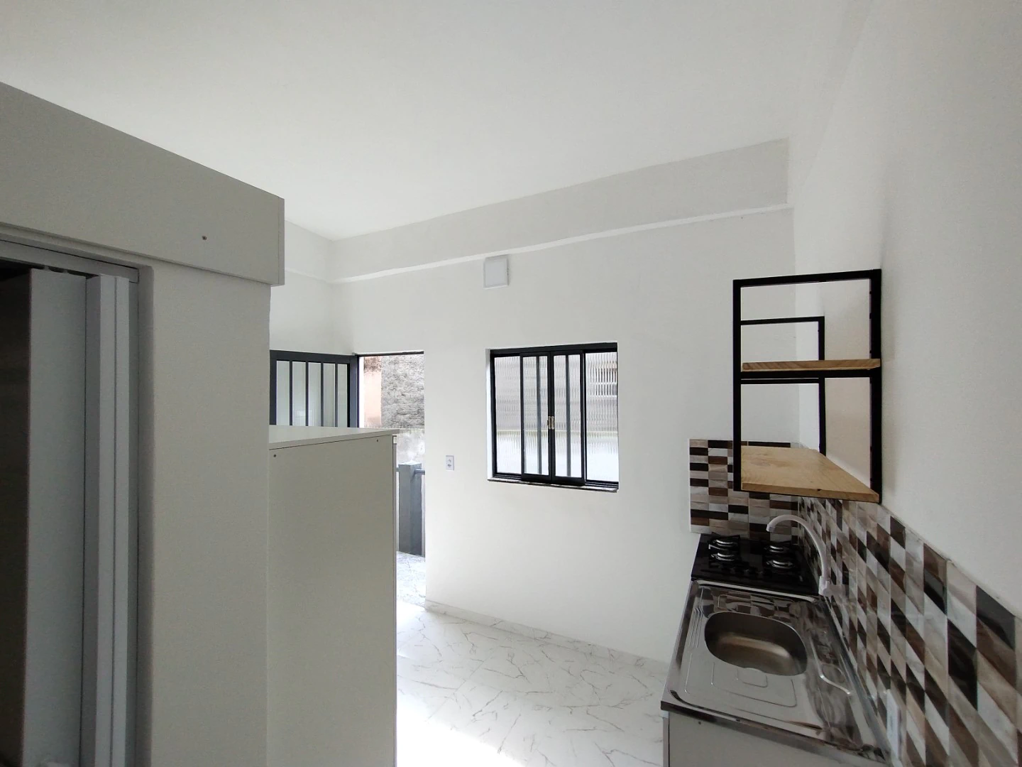 Unfurnished studio 200 m² with electric showerhead — photo 19