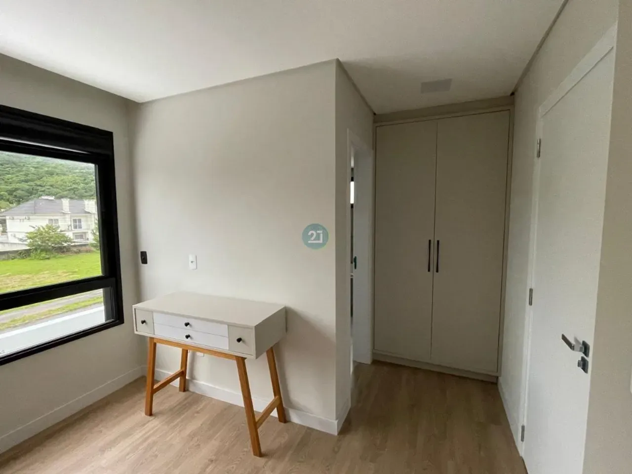 247 m² apartment with 3 en-suite bedrooms and 2 parking — photo 14