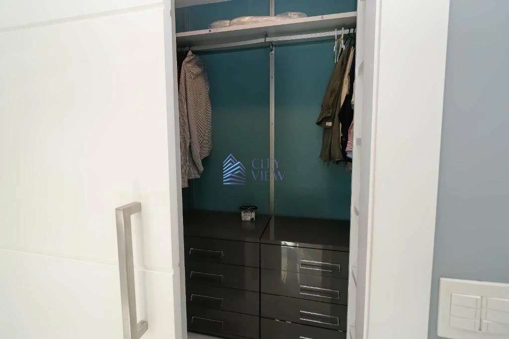 Dishwasher in a 4-bedroom apartment, 280 m² — photo 33
