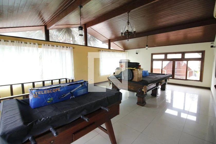 House, 510 m², with a grill on the balcony