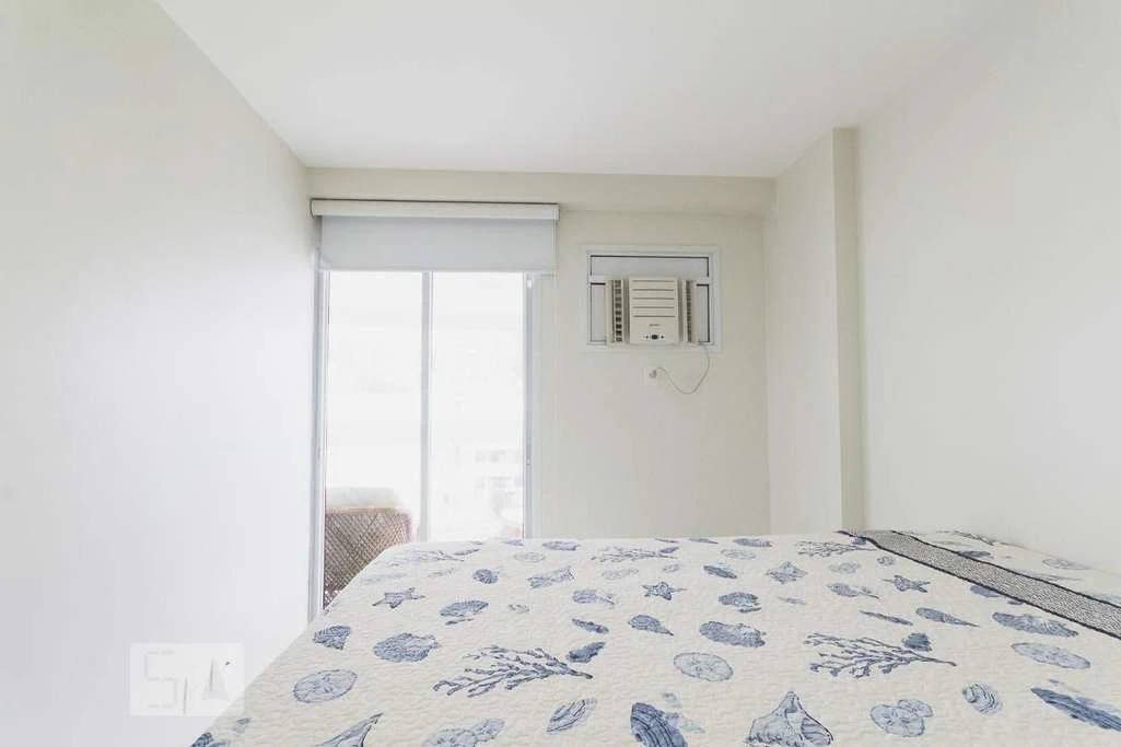 Rental apartment with 2 bedrooms and a glass balcony — photo 12