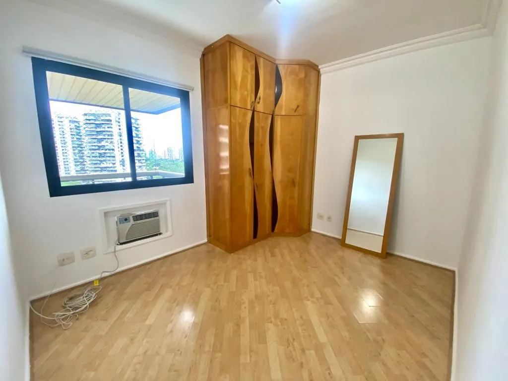 Apartment on the 13th floor with a bathtub — photo 9