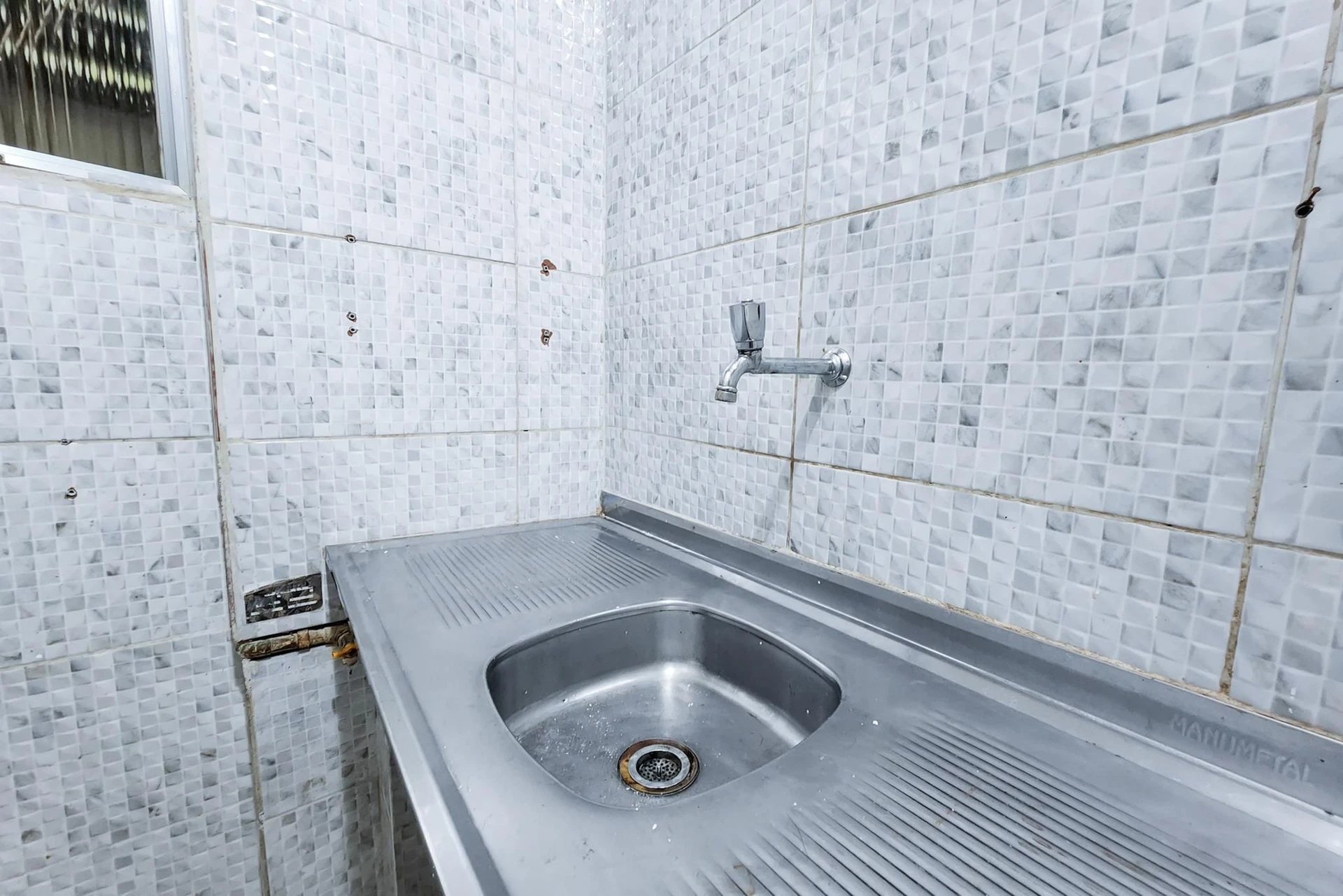 Unfurnished studio with 1 bedroom and 1 bathroom — photo 8