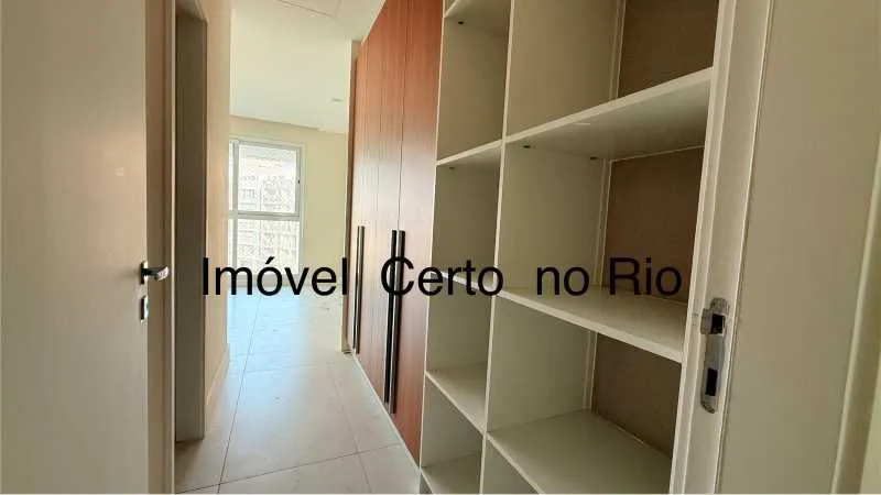 Apartment with 4 bedrooms and a glass-enclosed balcony — photo 16