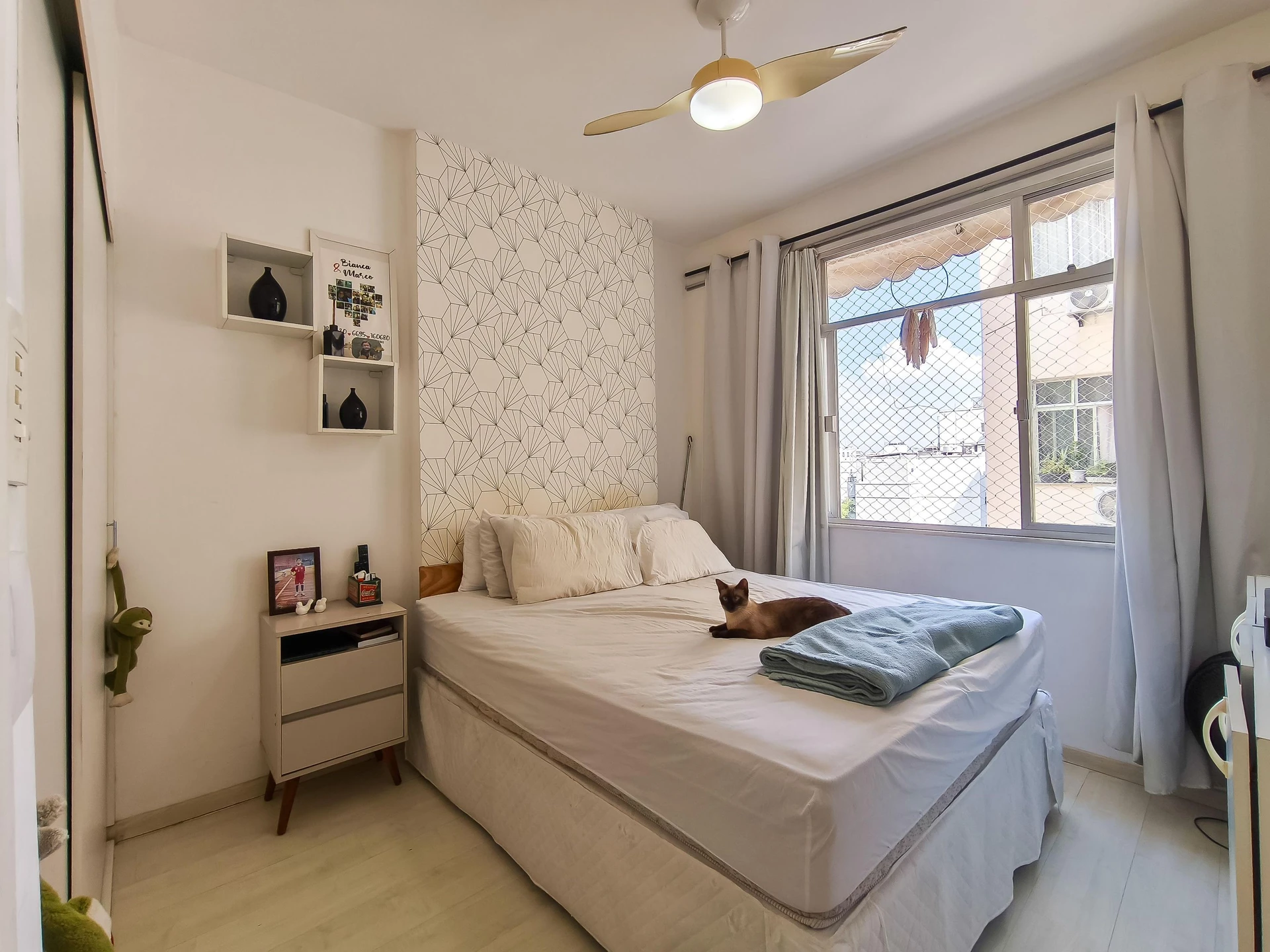 3-bedroom apartment with a walk-in closet — photo 4