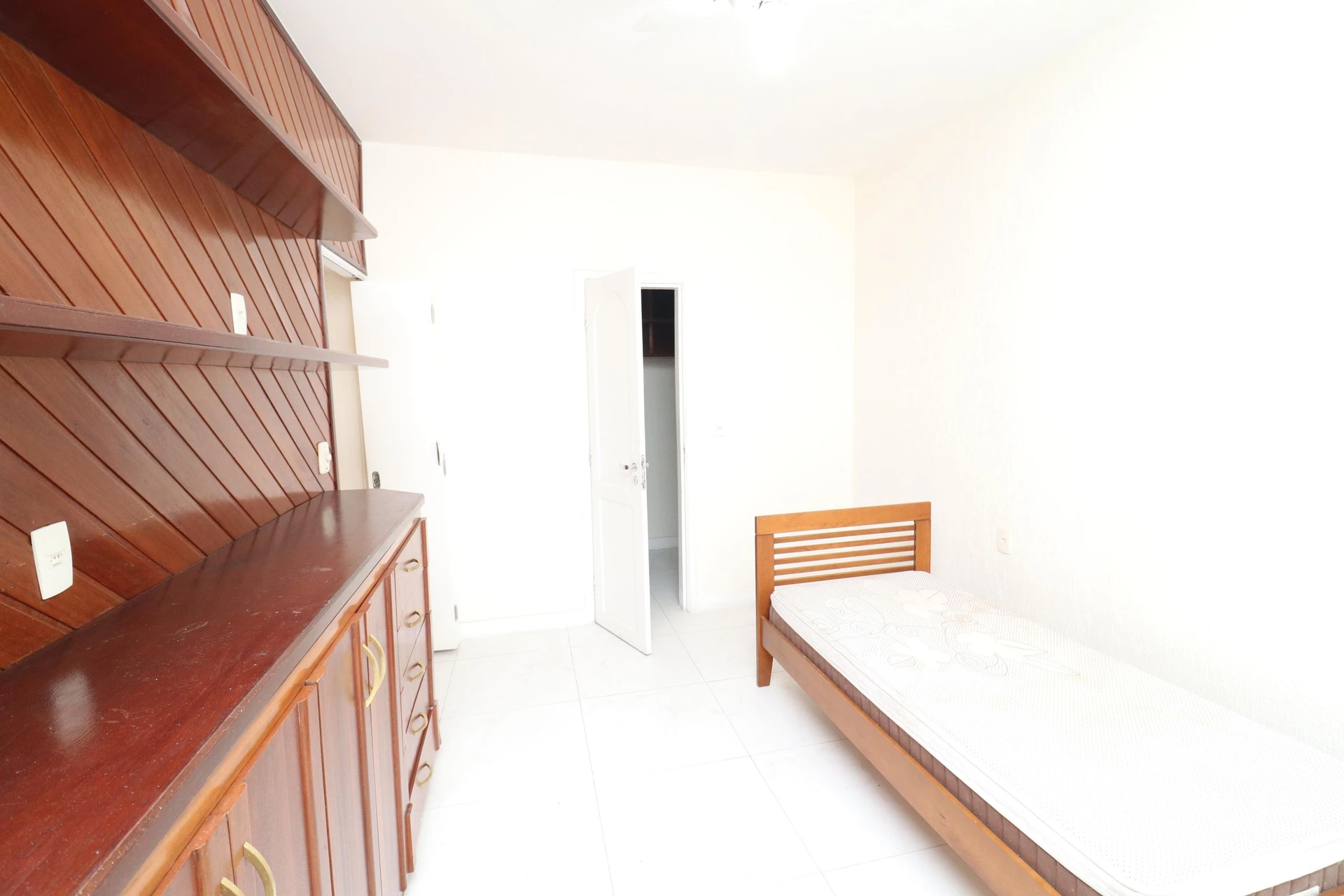 Vestidor y 5 dormitorios: casa de 420 m² — photo 100